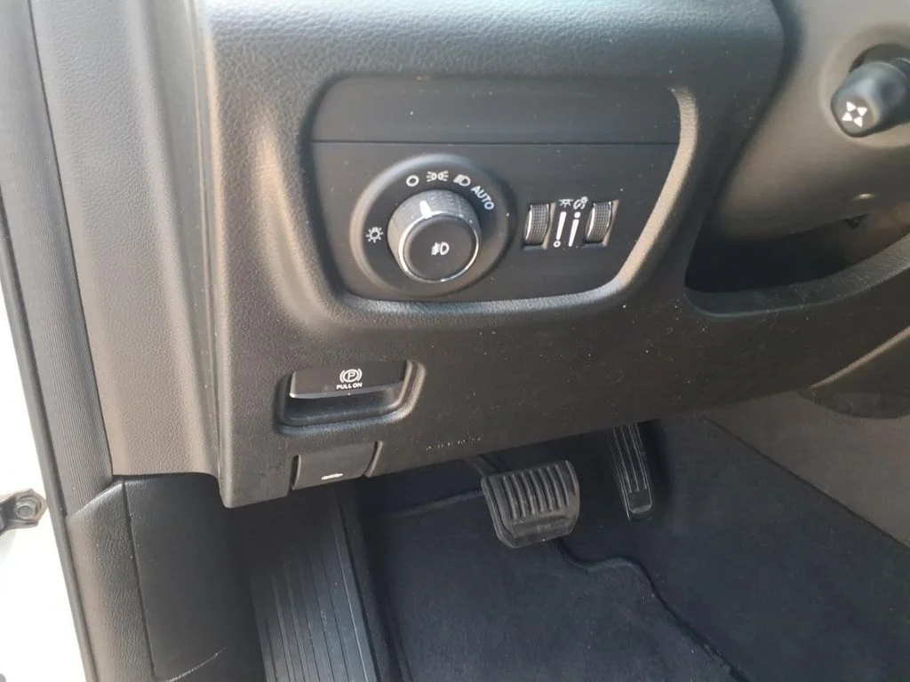 Used 2022 White Jeep Limited image 18