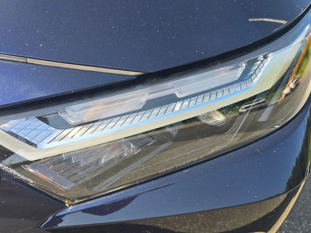 Used 2025  Toyota XLE image 8