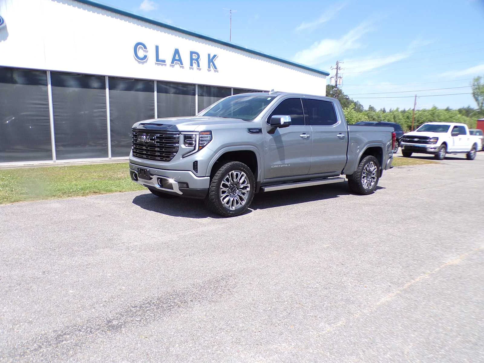 2024 GMC Sierra 4WD Crew Cab Short Box Denali Ultimate's photo