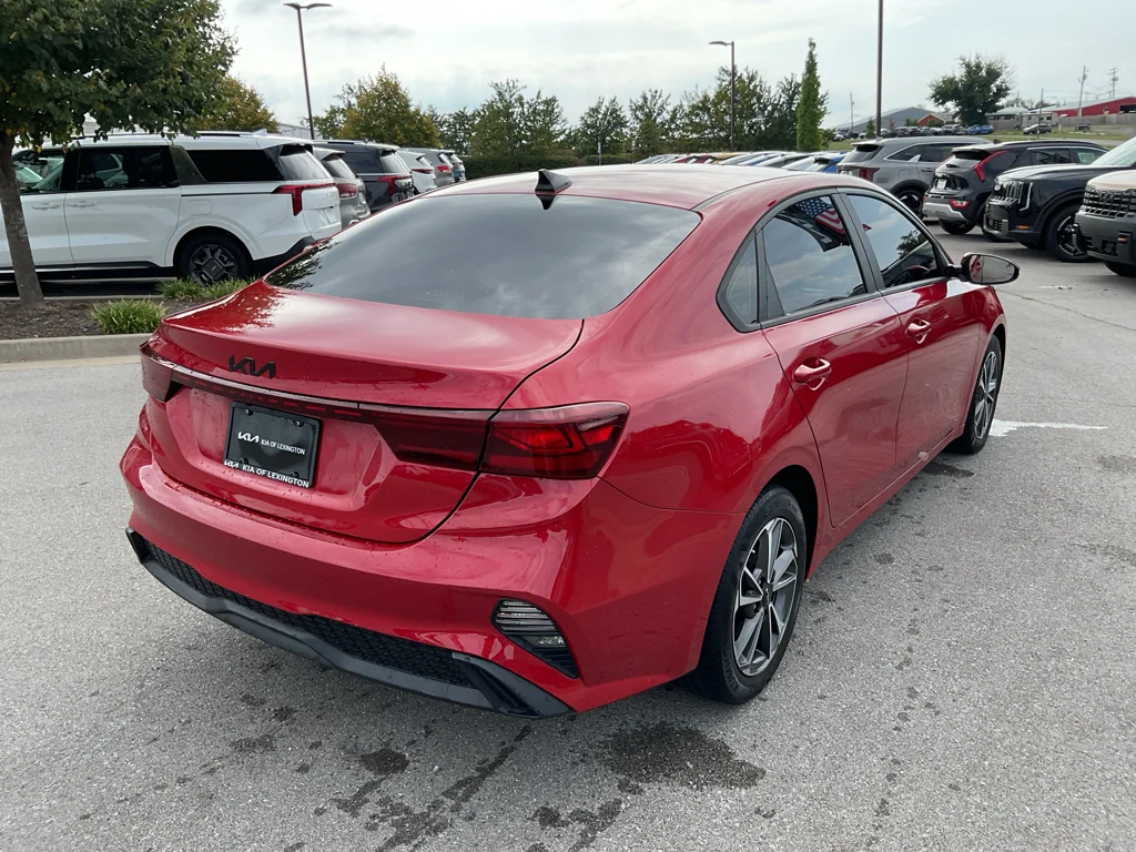 Used 2022 Currant Red Kia LXS image 9