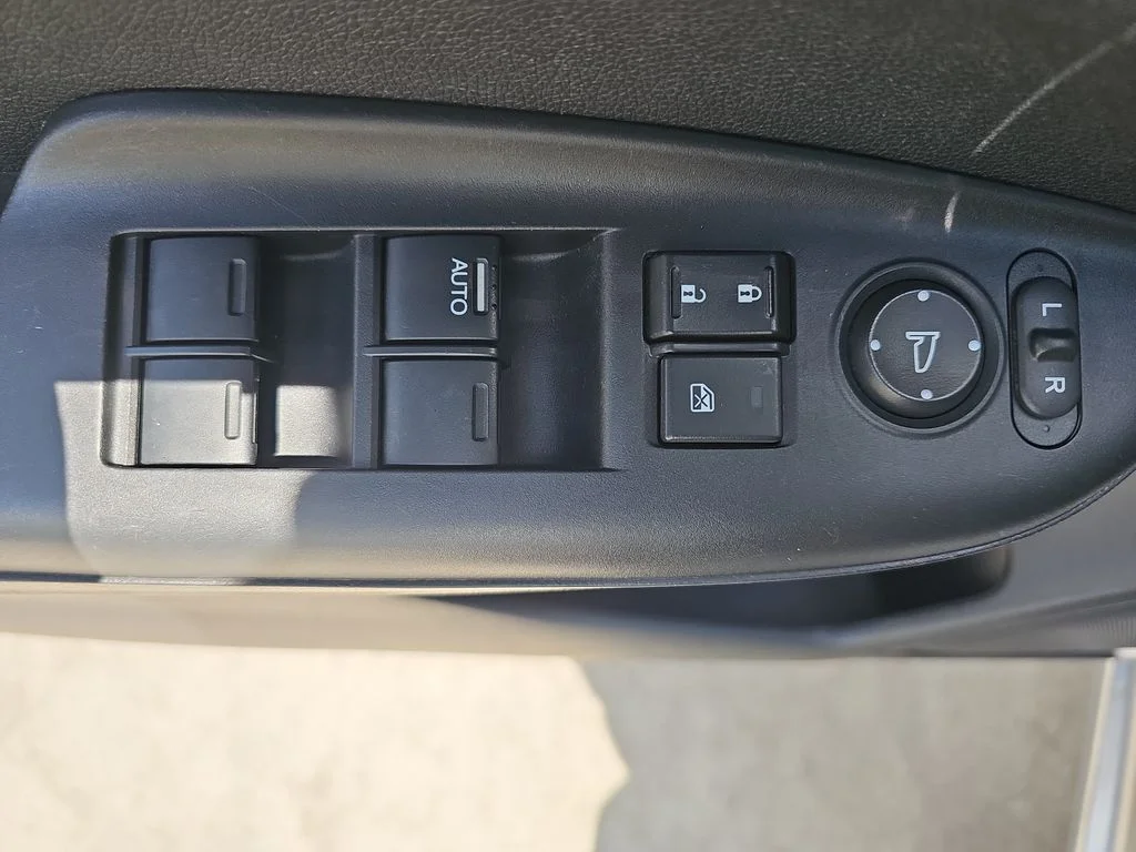 Used 2015  Honda LX image 27