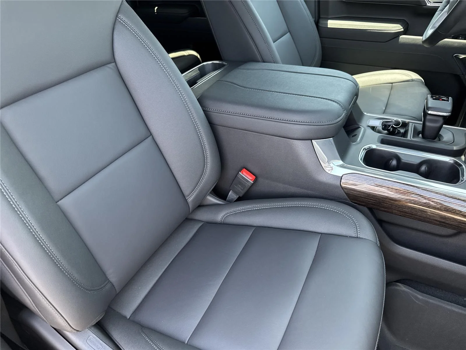 New 2026 Sterling Metallic GMC Elevation image 35