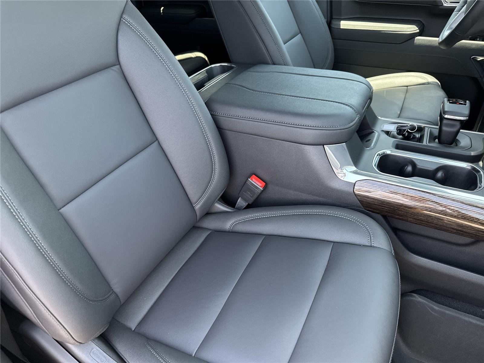 New 2026 Sterling Metallic GMC Elevation image 35