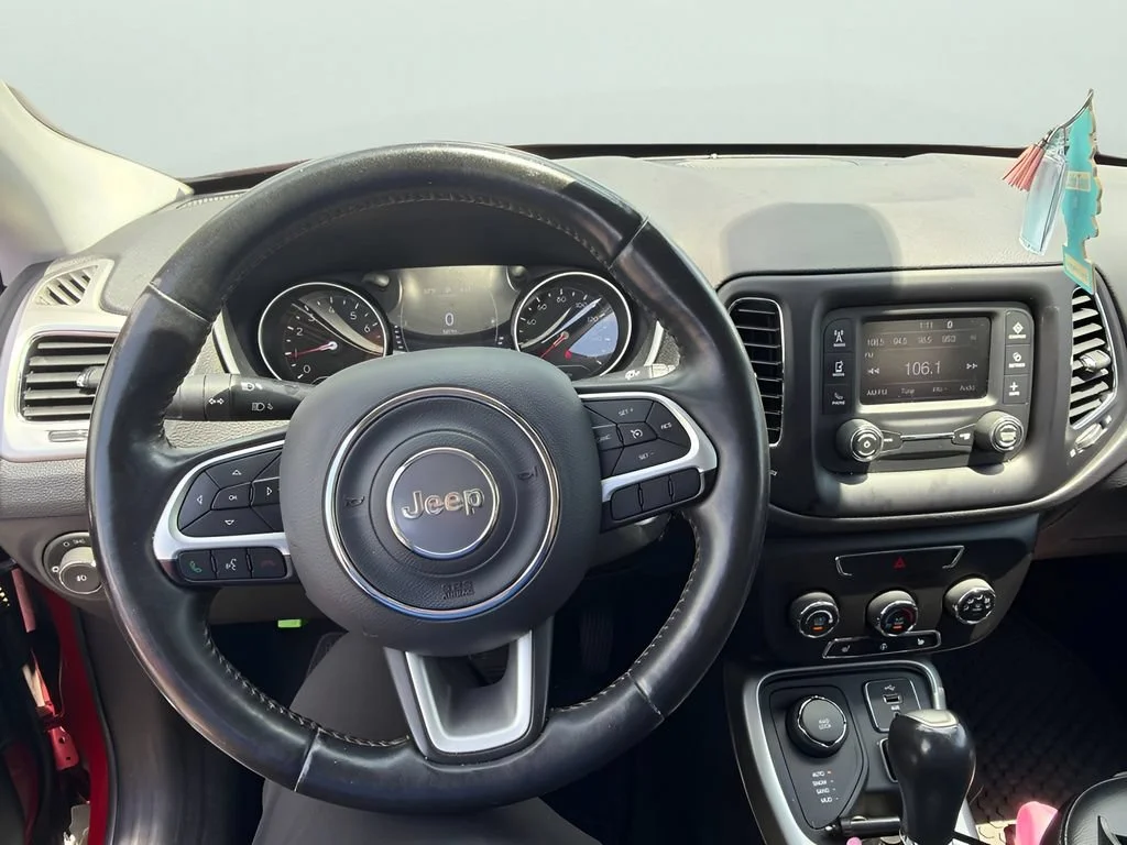 Used 2018 Red Jeep Latitude 4x4 image 6