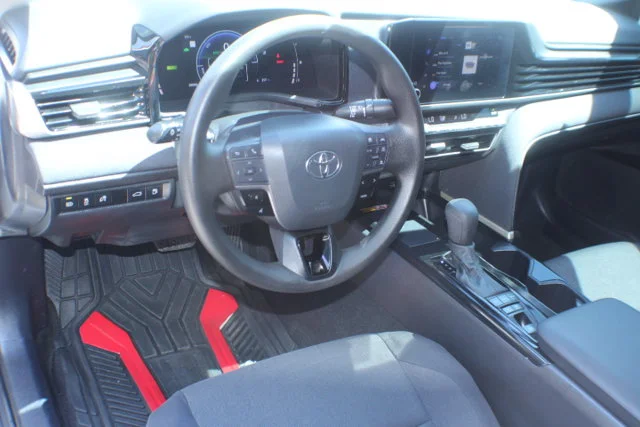 Used 2025 Ice Cap Toyota LE image 7