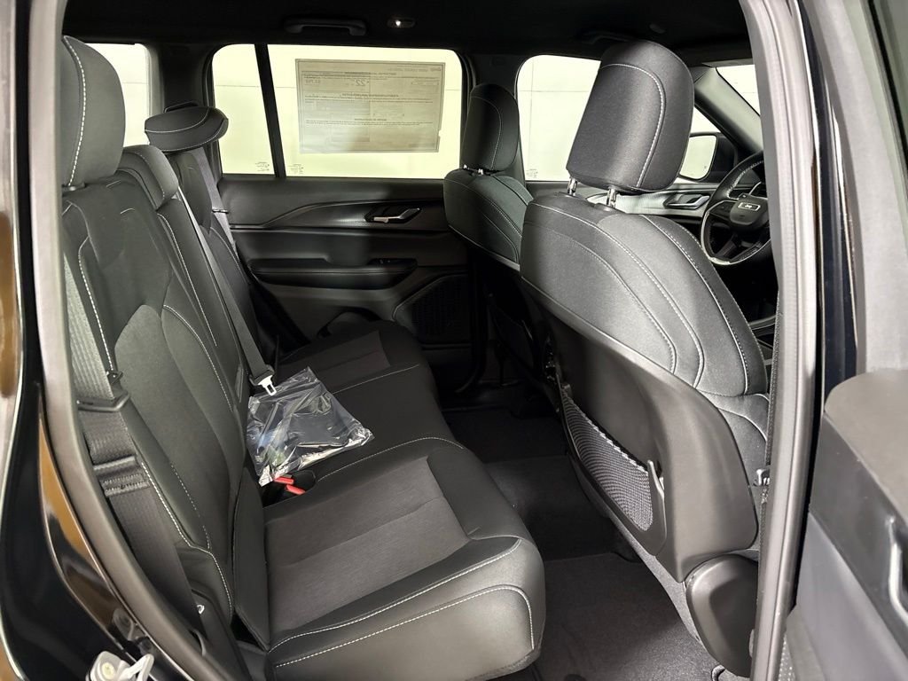 New 2026 Diamond Black Crystal Pearl-Coat Exterior Paint Jeep Laredo image 18