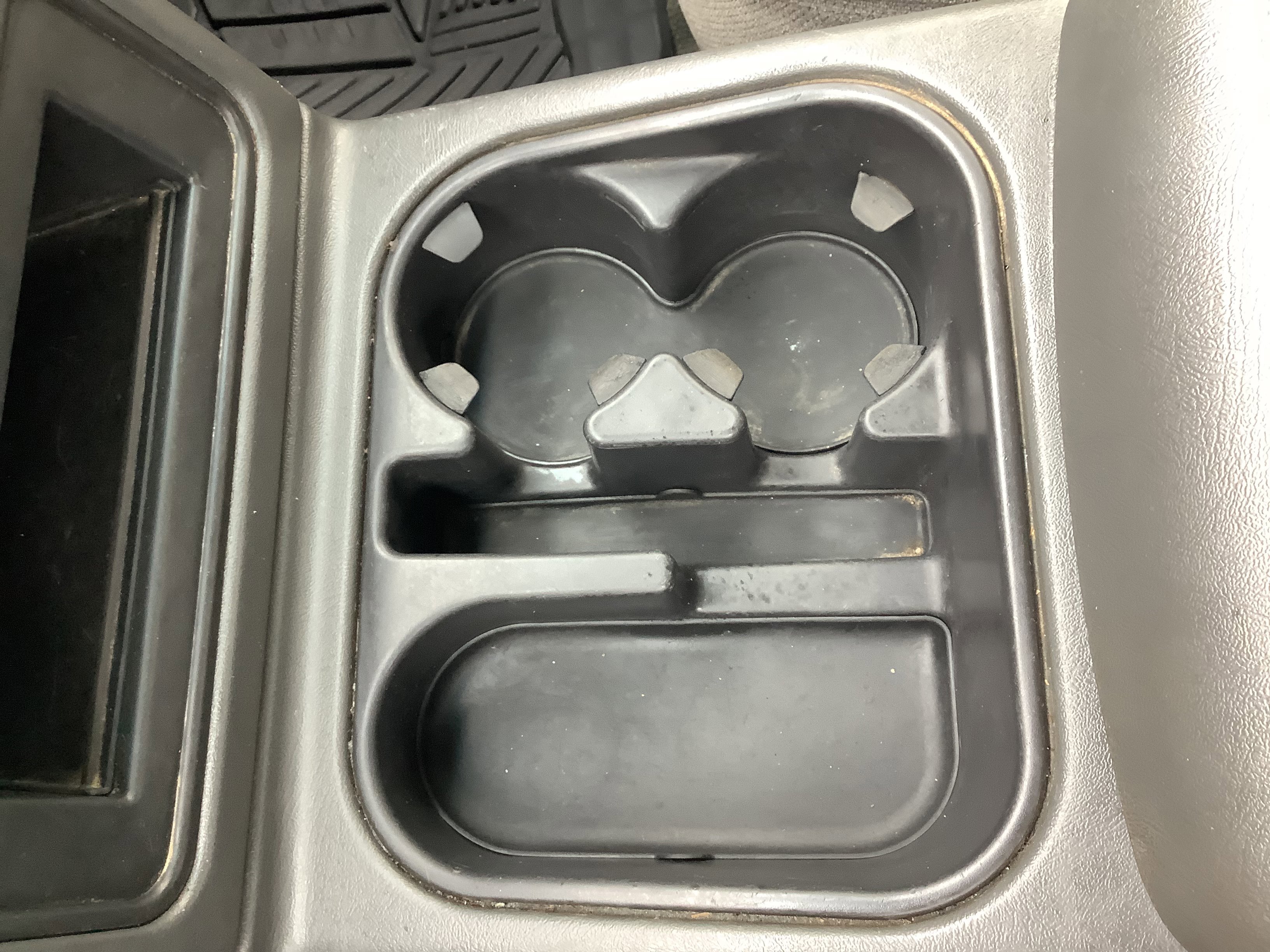 Used 2004 White GMC SLE image 13