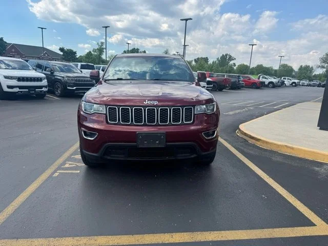 Used 2019 Velvet Red Pearlcoat Jeep Laredo E image 3