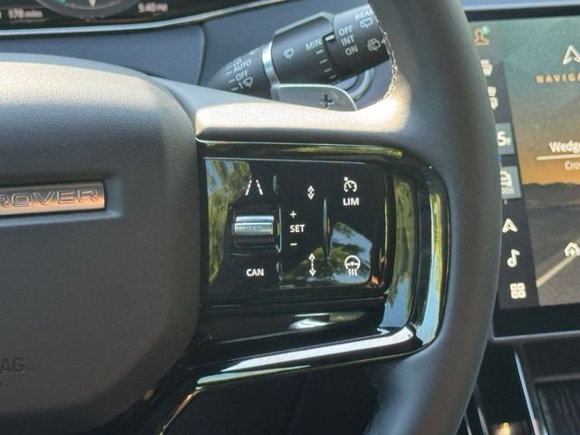 Used 2024 Fuji White Land Rover Dynamic image 24