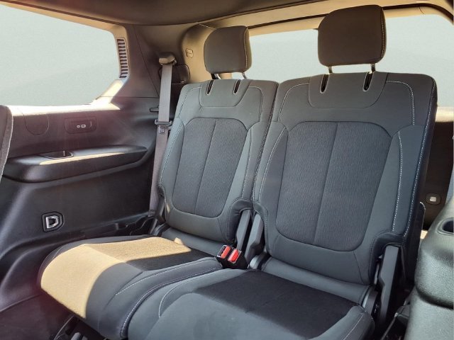 New 2026 Bright White Clear-Coat Exterior Paint Jeep Laredo image 14