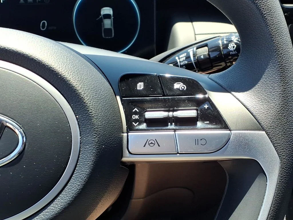 Used 2024 White Hyundai SEL image 25