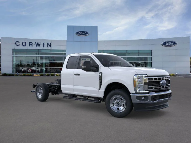 2025 Ford F-350 XL 4x4 SuperCab 168-In SRW's photo