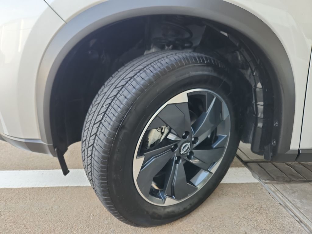 Used 2025 Silver Nissan SV image 30