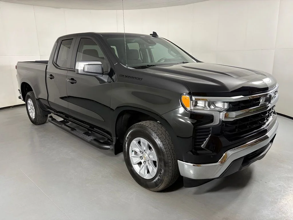 Used 2025 Black Chevrolet LT image 2