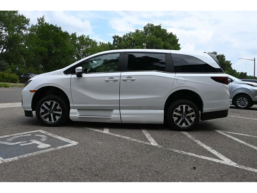 2025 Honda Odyssey EX-L - Photo 9