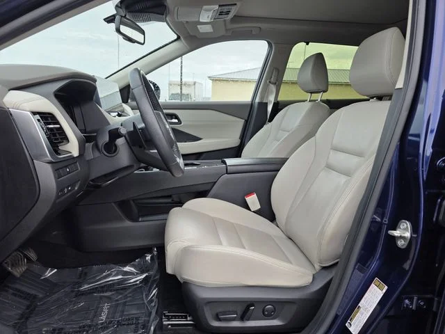 Certified Used 2024 Blu Blk Roof Nissan SL image 12