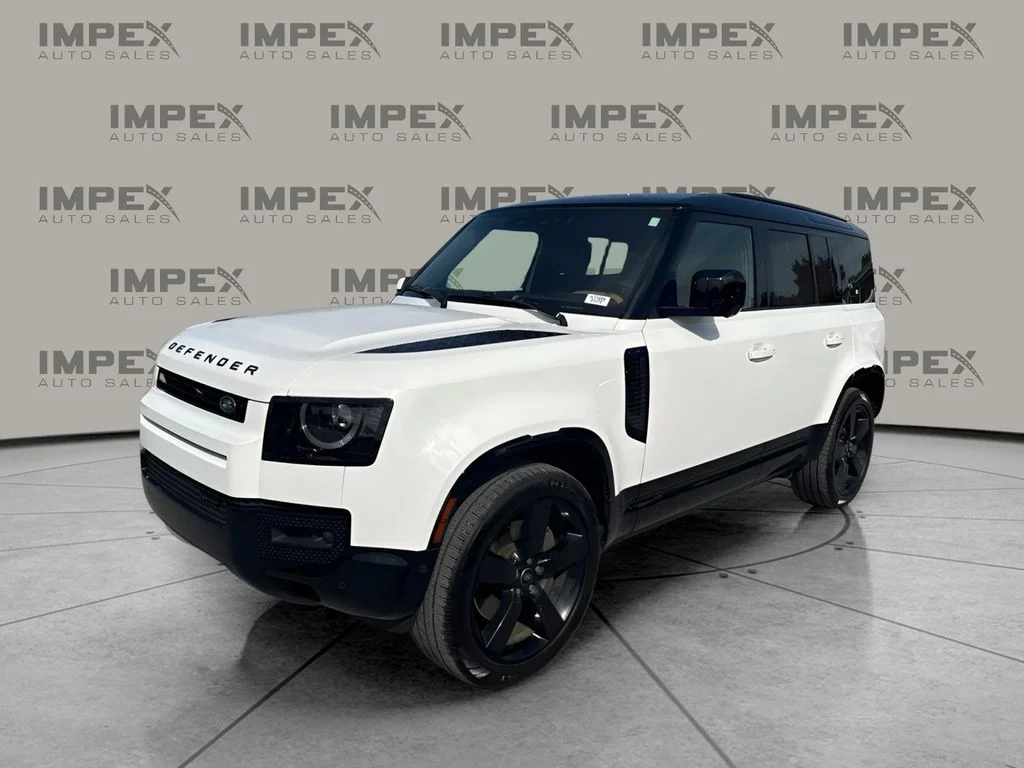 Used 2023 White Land Rover X-Dynamic SE image 1