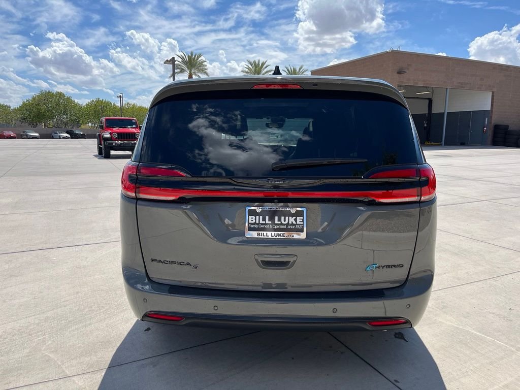 Used 2023 Gray Chrysler Limited image 7