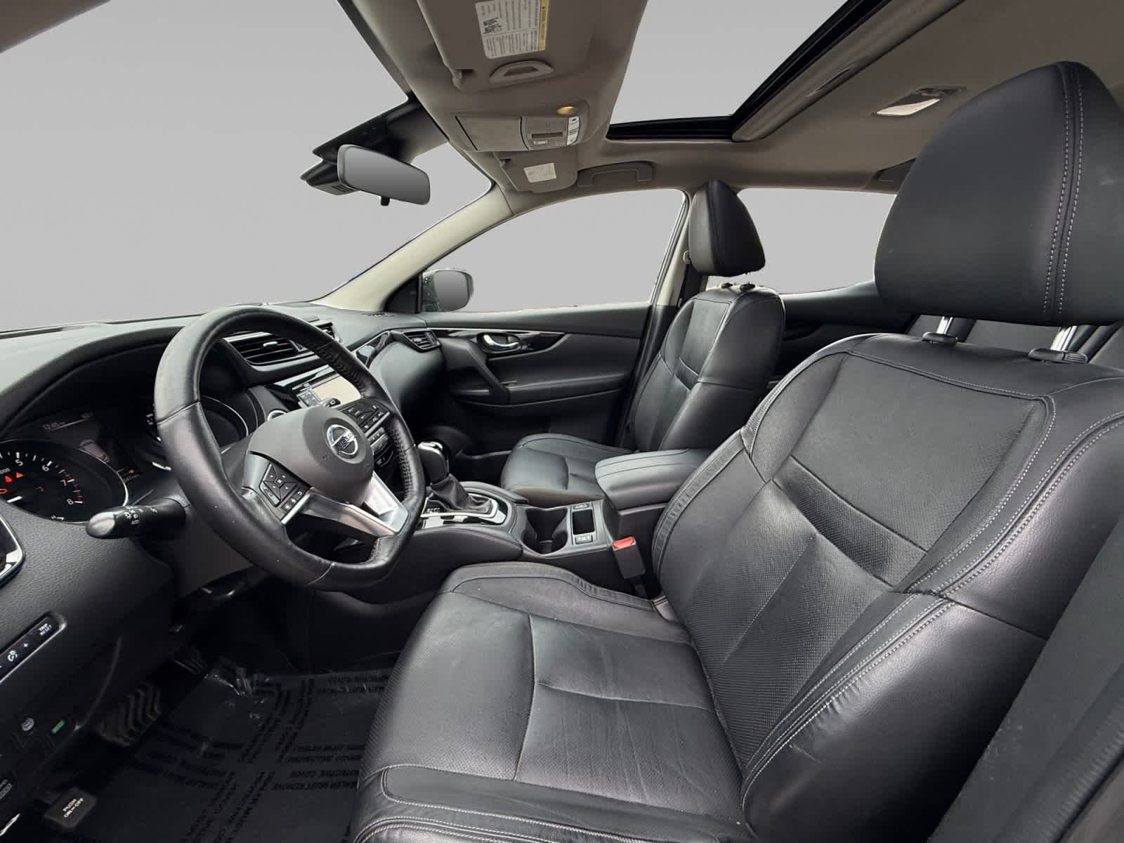 Used 2017 Gun Metallic Nissan SL image 11