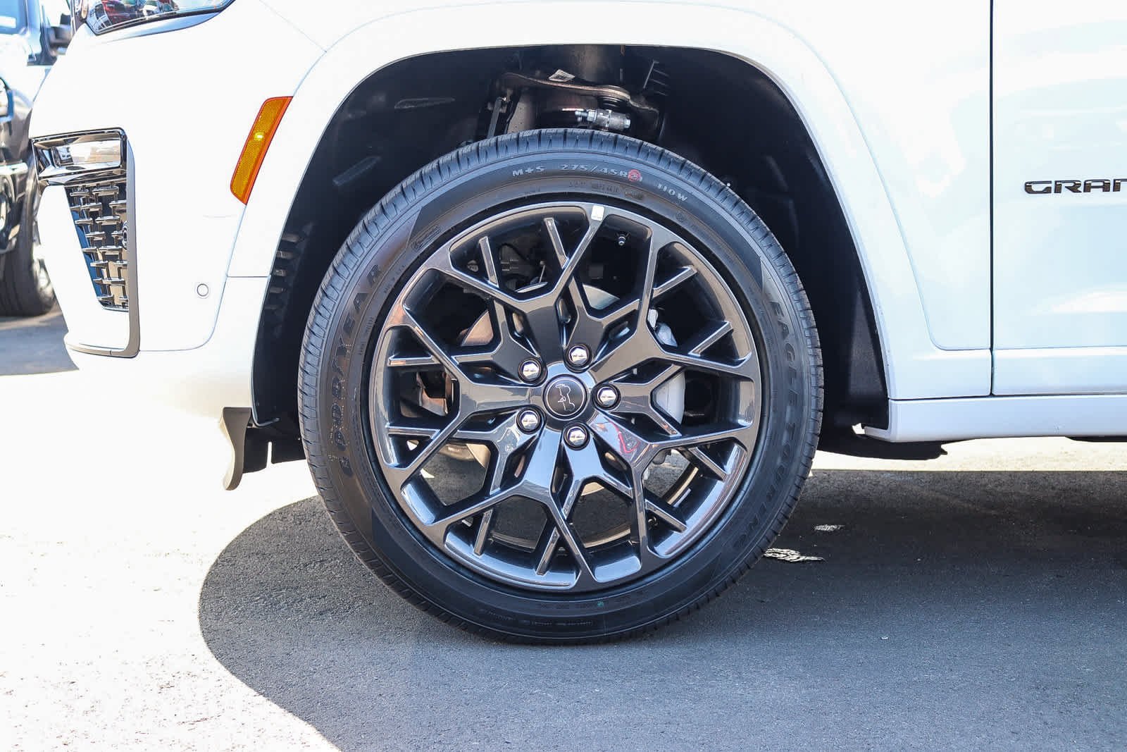 New 2027 Bright White Clear-Coat Paint Jeep Summit image 10