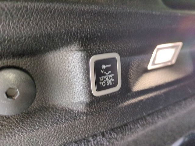 Certified Used 2022 White Jeep Overland image 15