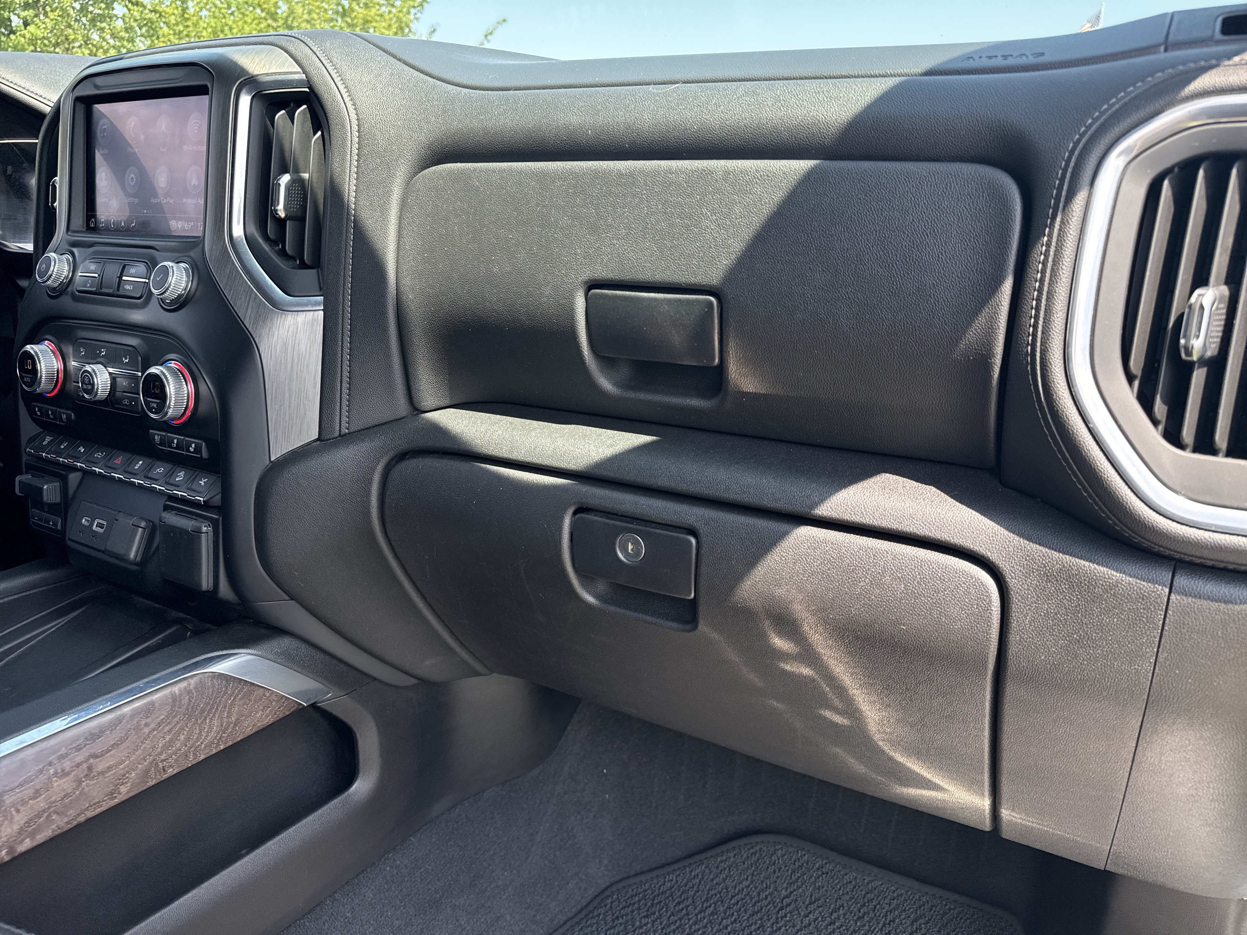 Used 2021 WHITE FROST TRICOAT GMC Denali image 23