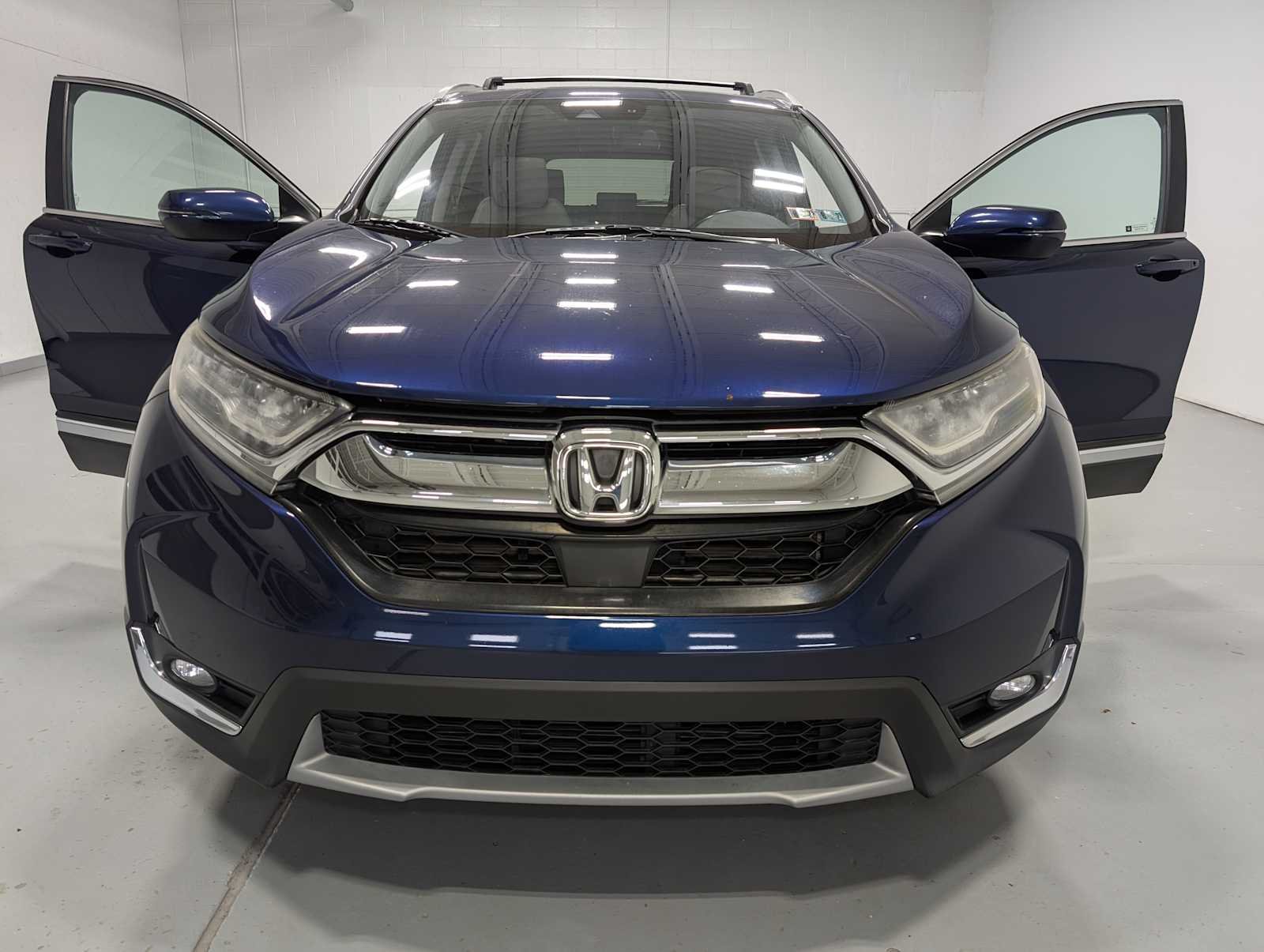 Used 2018 Obsidian Blue Pearl Honda Touring image 15