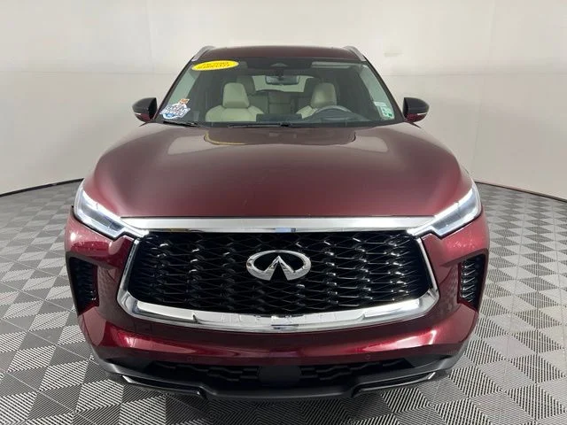Used 2023 Red INFINITI LUXE image 2