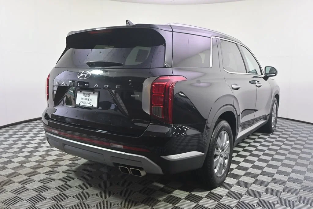 Used 2025 Black Hyundai SEL image 6