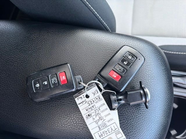 Used 2018 Super White Toyota XLE image 27