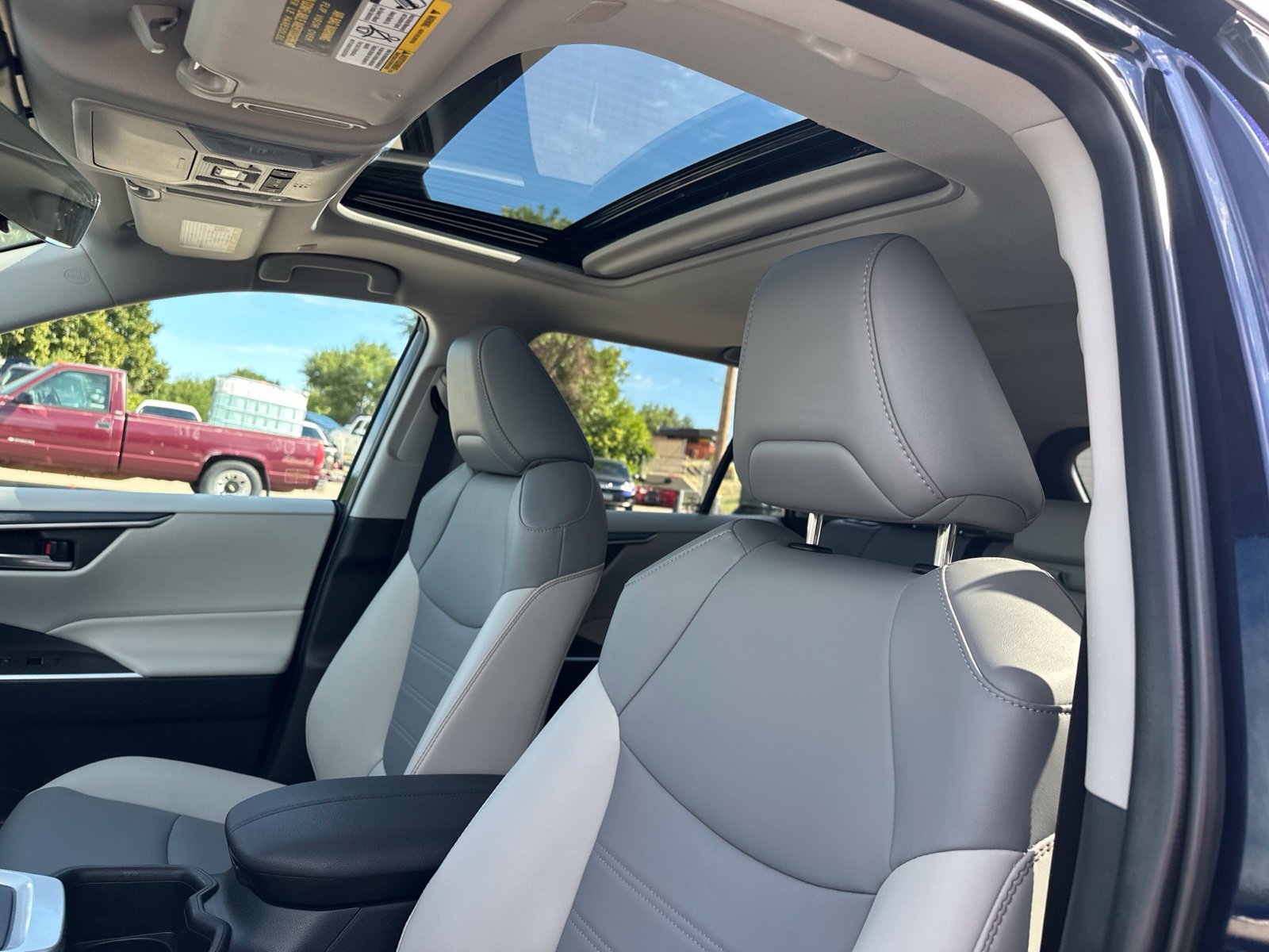 Used 2025 Blue Toyota XLE Premium image 11