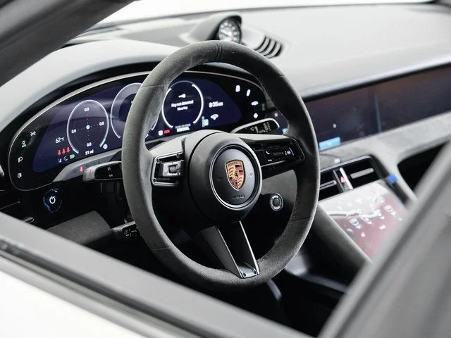 2025 Porsche Taycan GTS - Photo 9