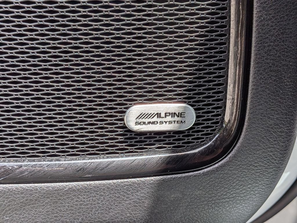 Used 2022 White Jeep Latitude image 12