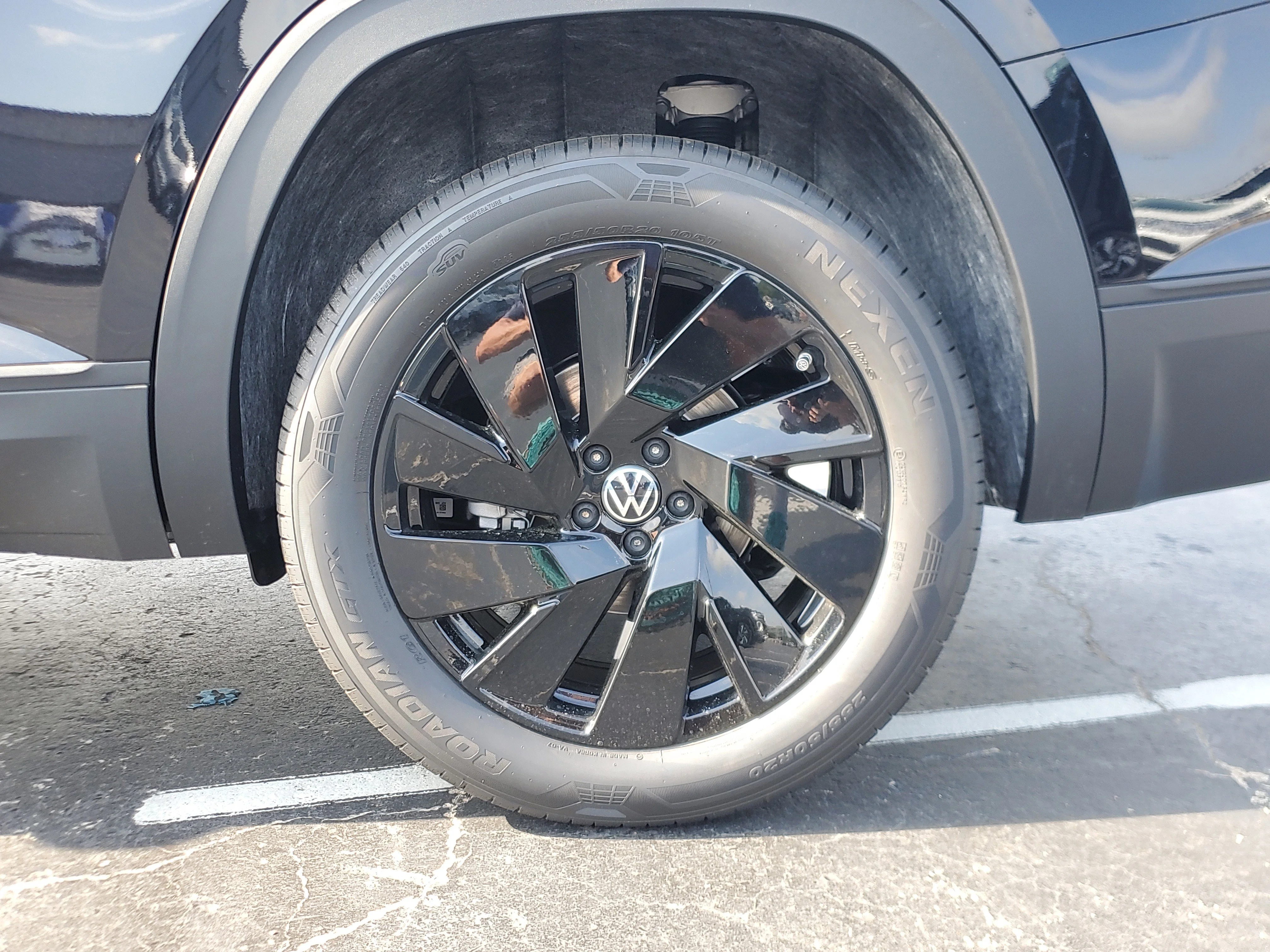 New 2026 Black Volkswagen 2.0T SE w/Technology image 8