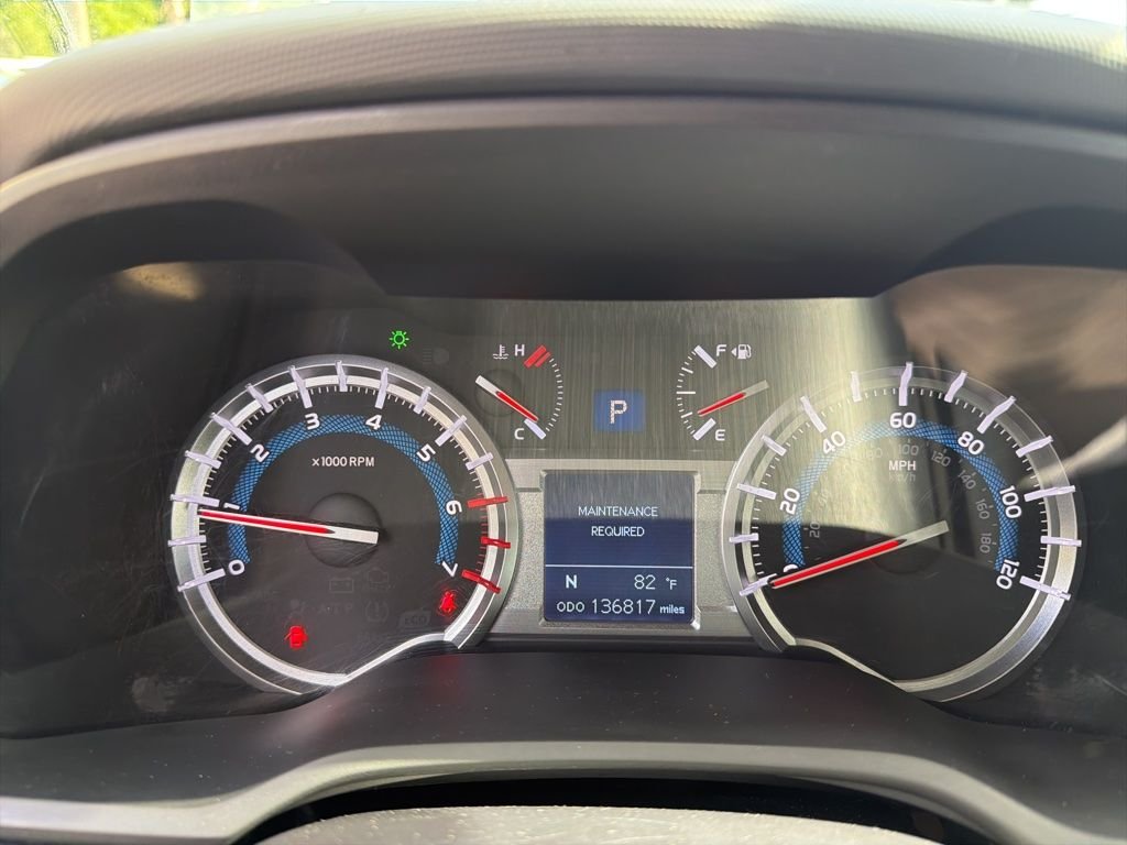 Used 2016 White Toyota SR5 image 10