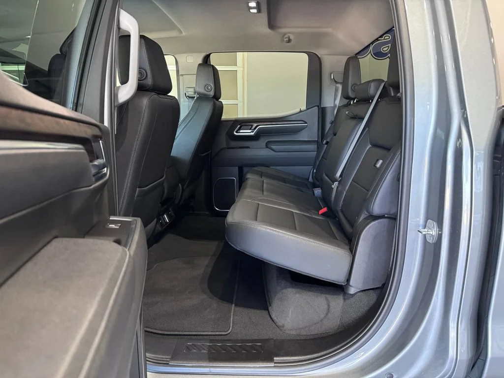 2025 GMC Sierra 1500 SLT - Photo 11