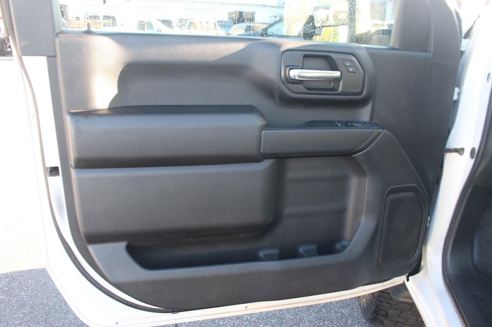Used 2025 Summit White Chevrolet WT image 13