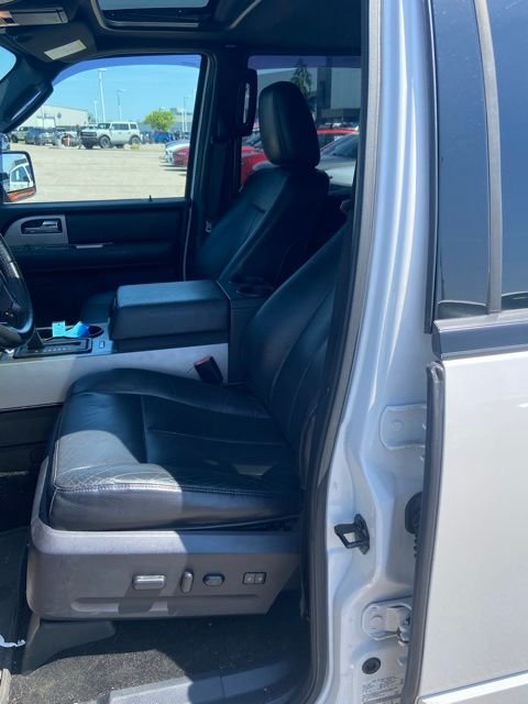 Used 2017 White Platinum Clearcoat Metallic Ford XLT image 3