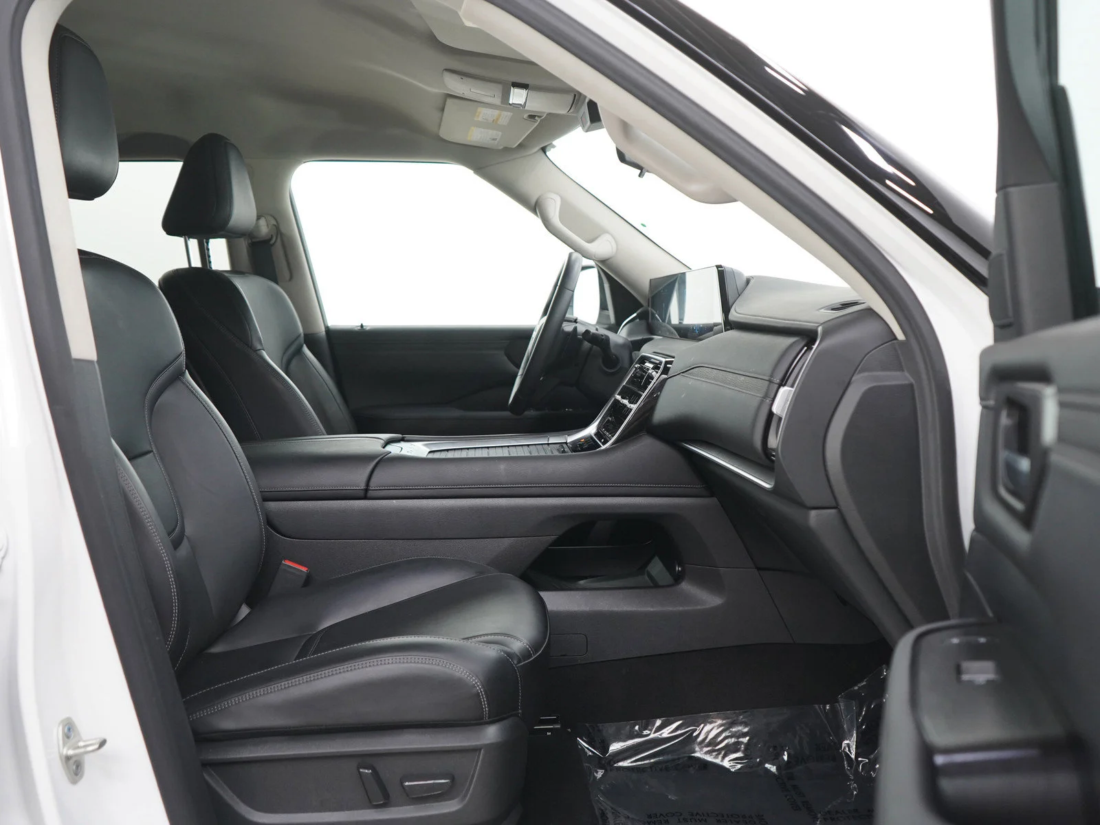 Certified Used 2025 Aspen White Tricoat Nissan SV image 12
