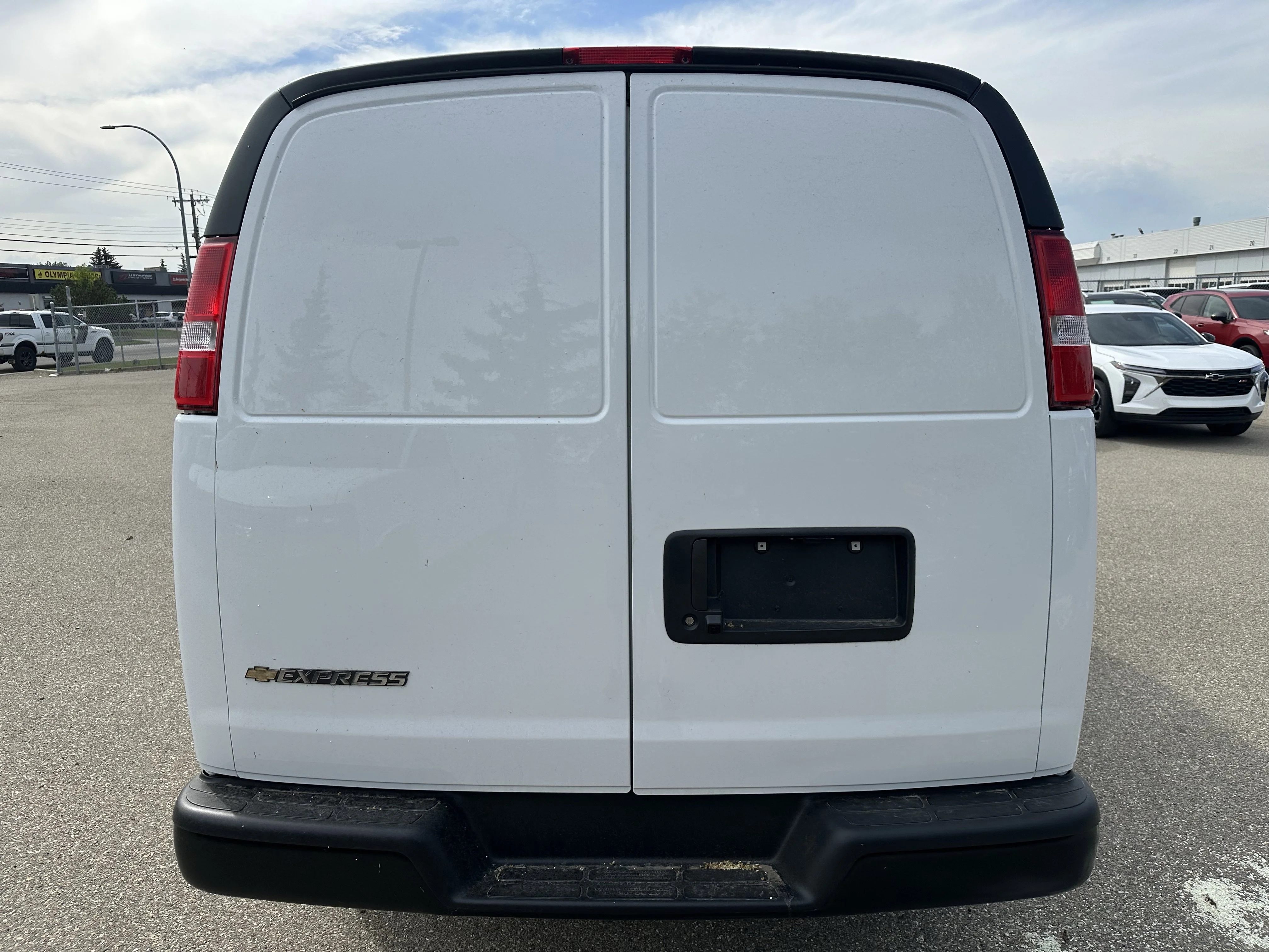 New 2026 Summit White Chevrolet RWD 3500 135 image 5