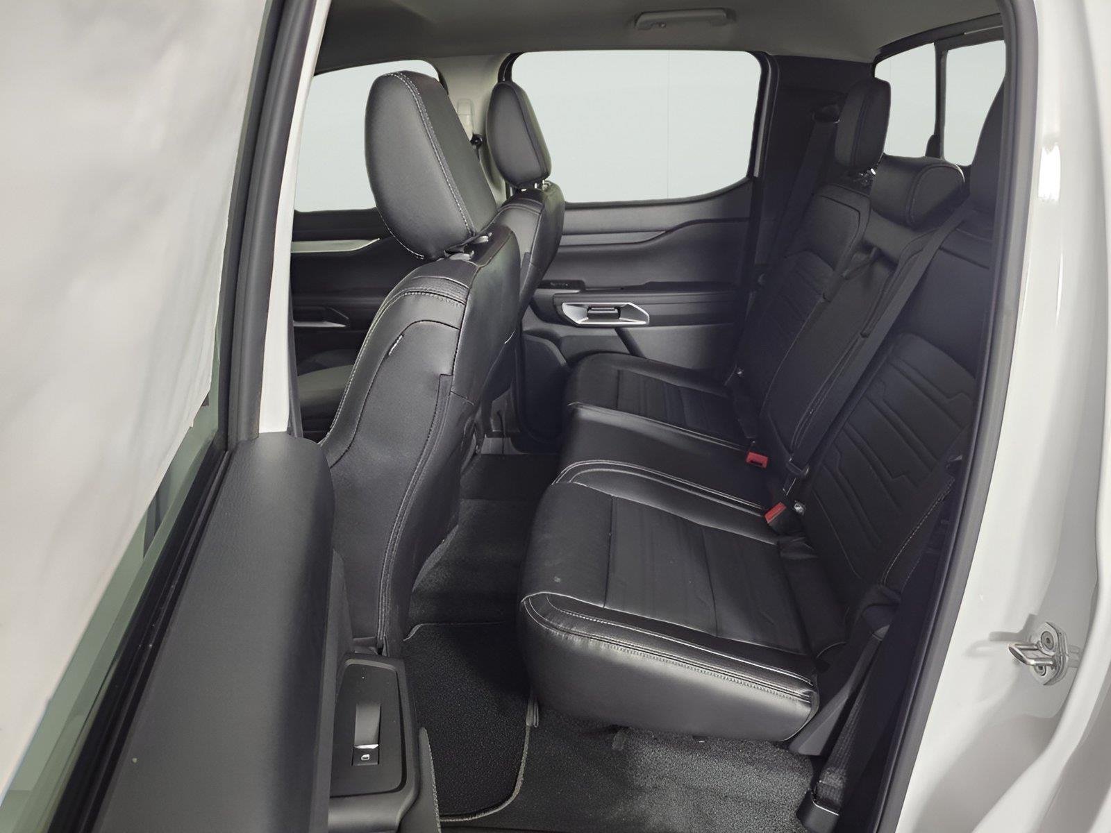 Used 2025 Oxford White Ford LARIAT image 18