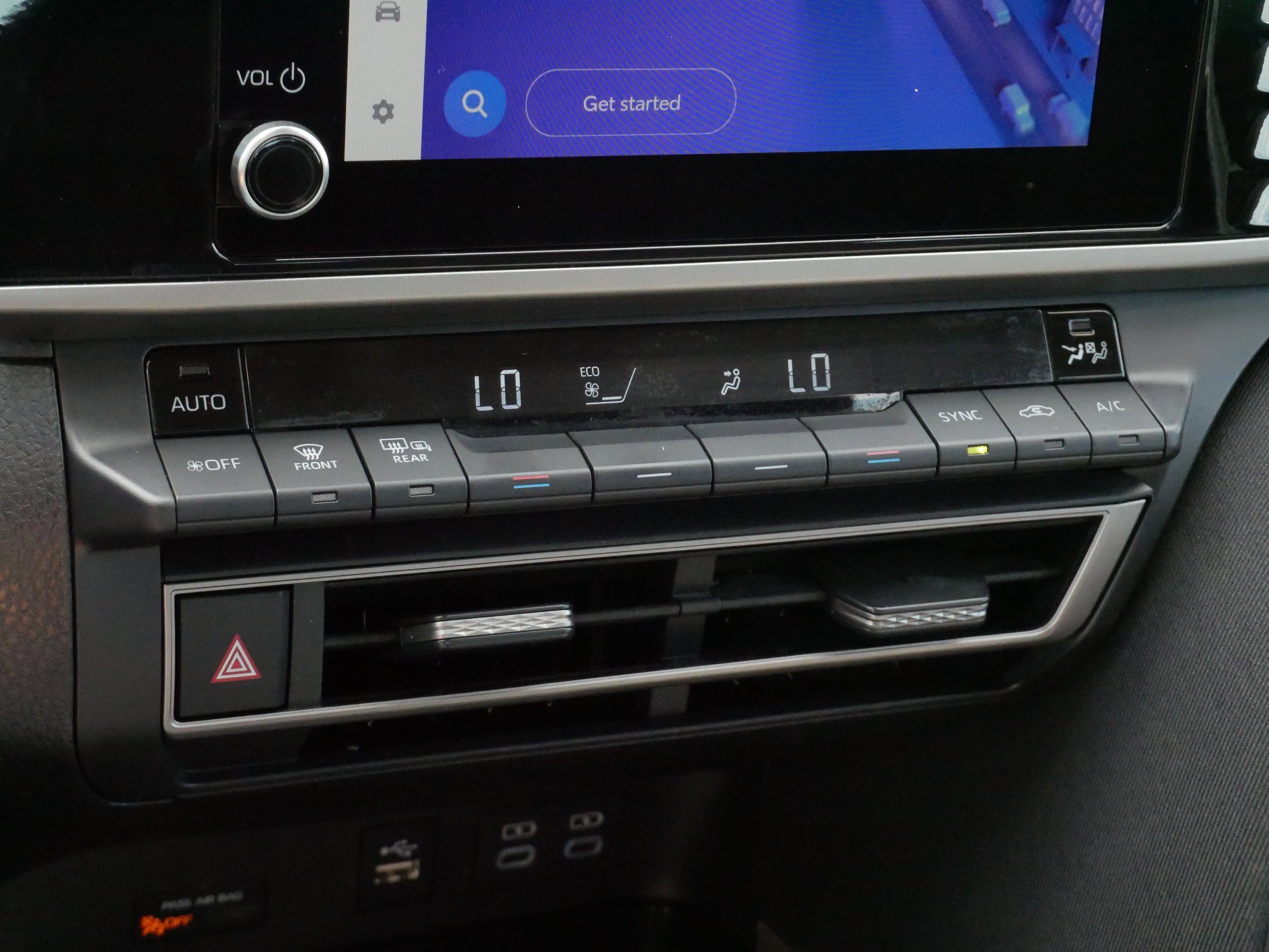 2025 Toyota Camry LE - Photo 23