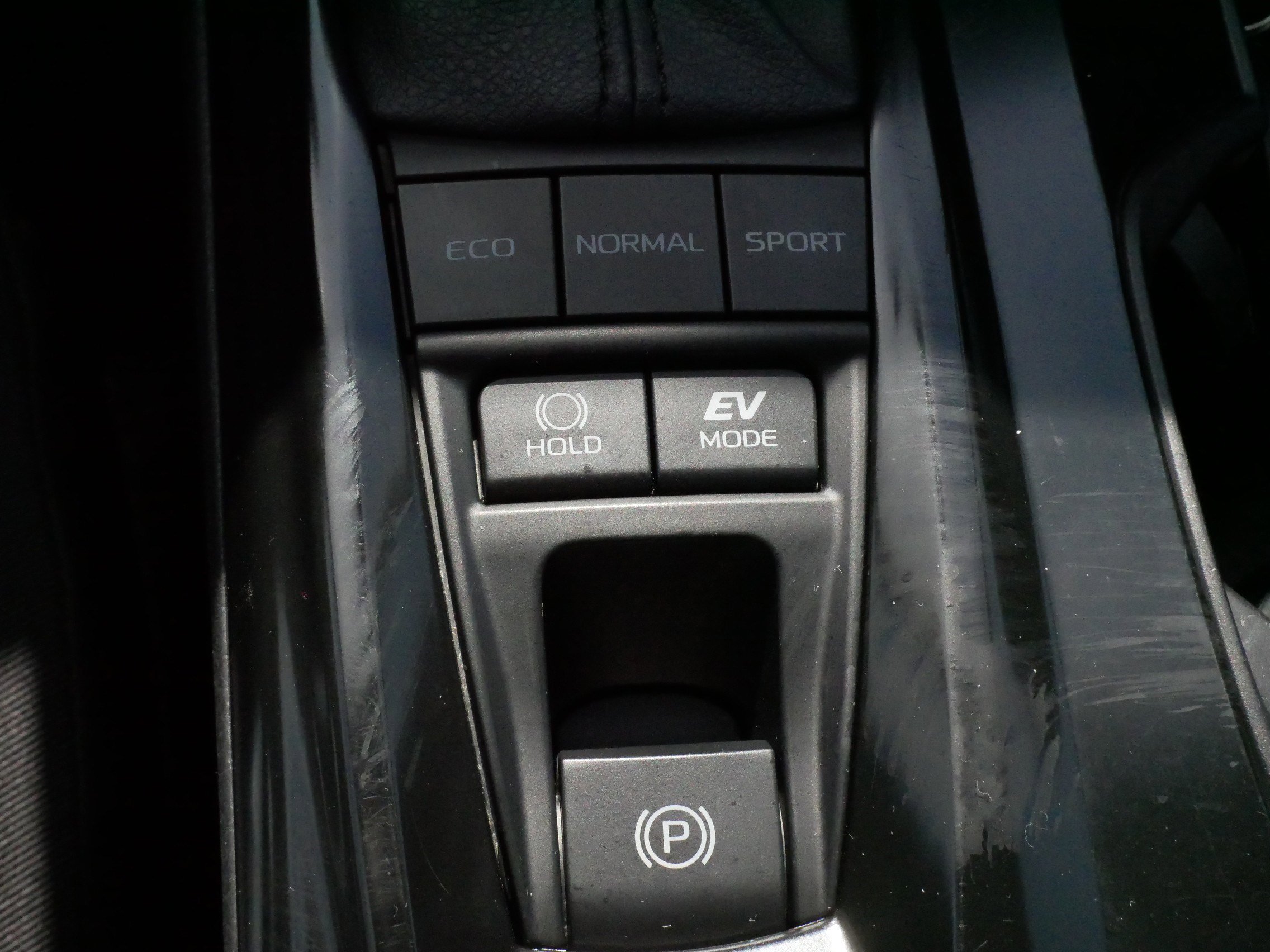 2025 Toyota Camry LE - Photo 27