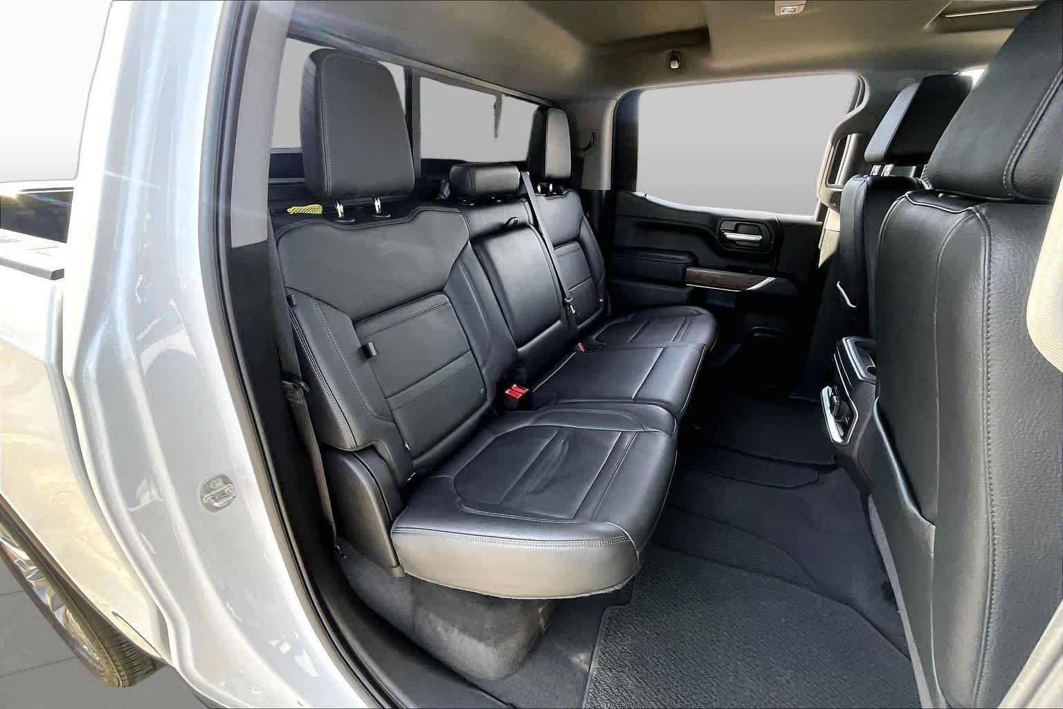 Used 2022 White Frost Tricoat GMC Denali image 20