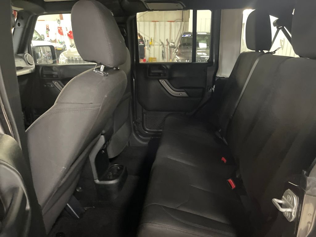 Used 2018 Gray Jeep Unlimited Sport image 25