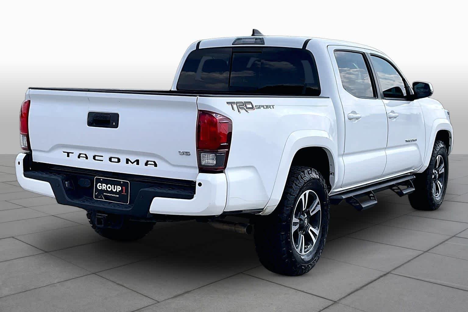 Used 2018  Toyota SR5 image 12
