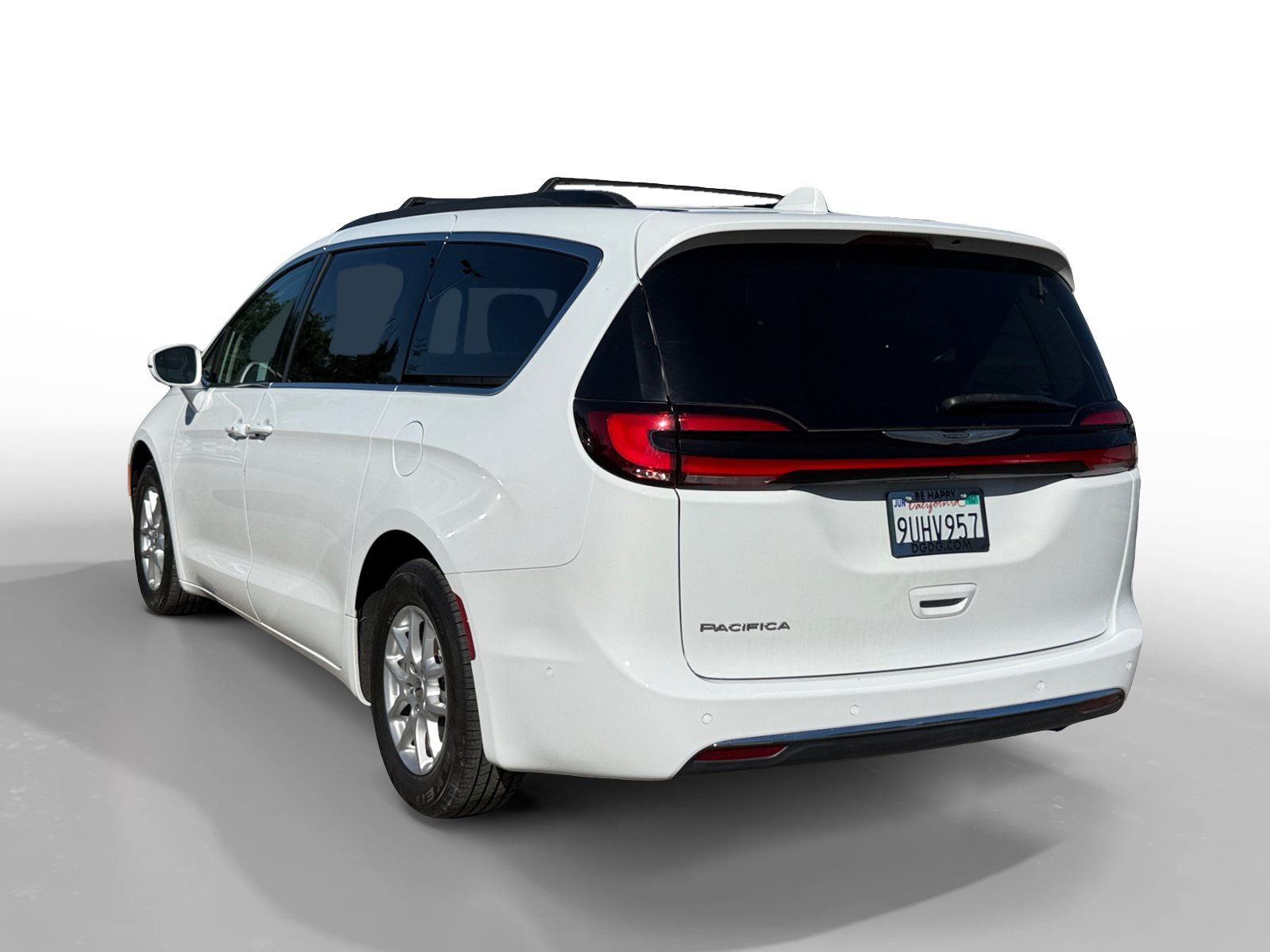 Used 2022 Bright White Clearcoat Chrysler Touring L image 3