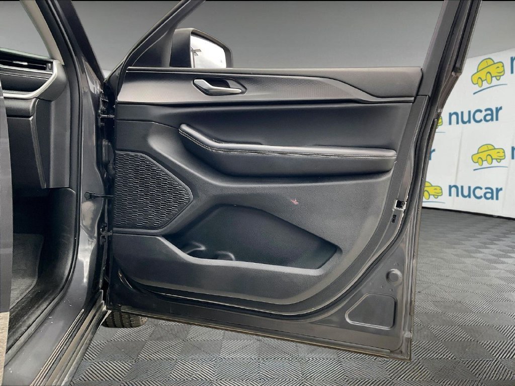 Used 2023 Metallic Jeep Laredo image 11