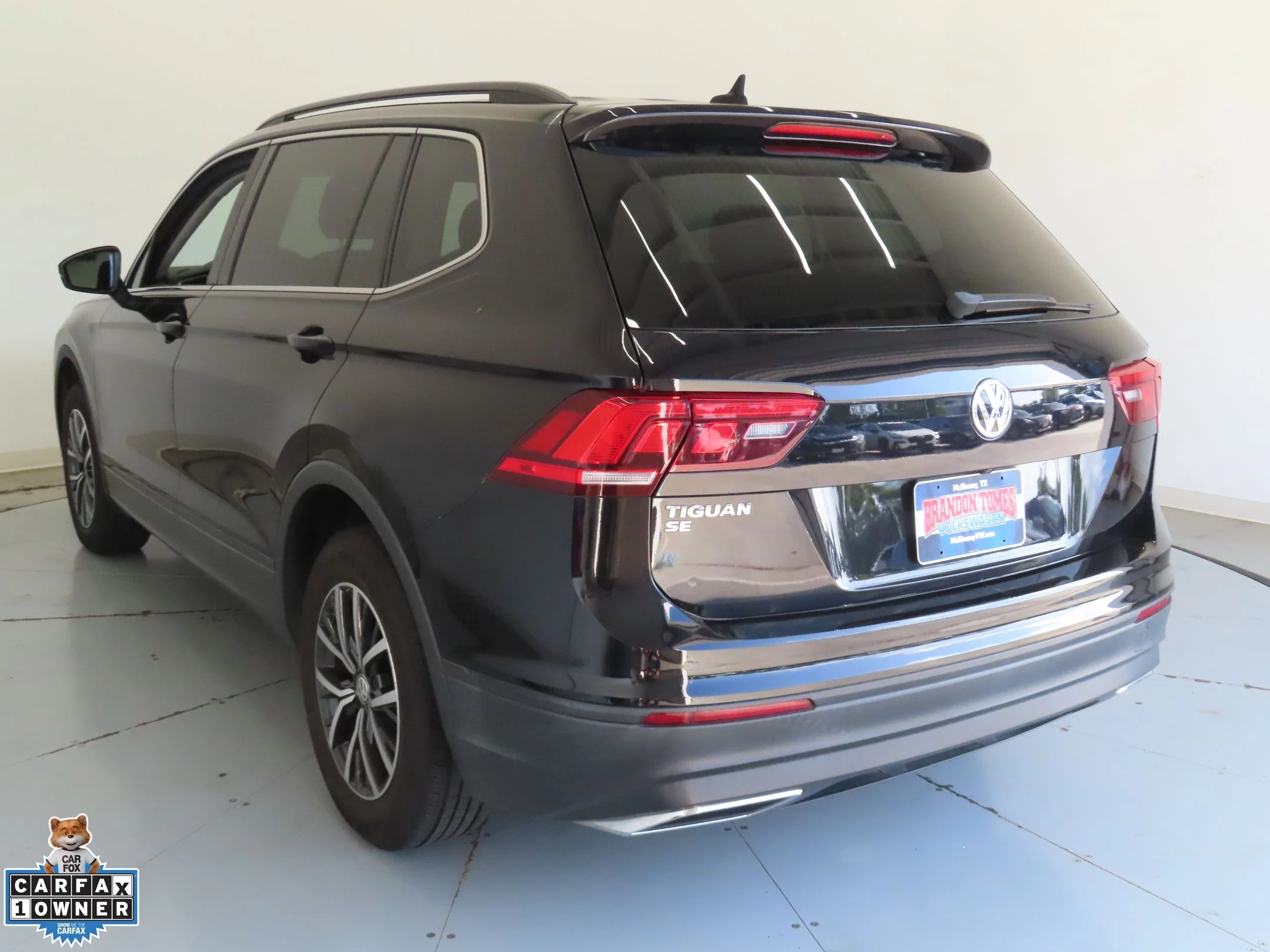 Used 2019 Black Volkswagen 2.0T SE image 6