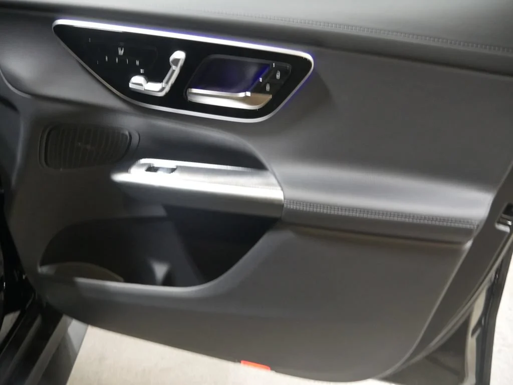 New 2026 Black Mercedes-Benz GLC 300 image 25